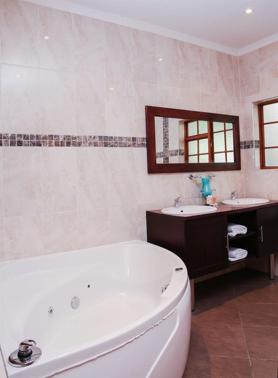 Queen Manor Boutique Guest House Graaff Reinet Ngoại thất bức ảnh